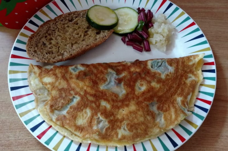 Tortilla de caballa, acelgas y aguacate