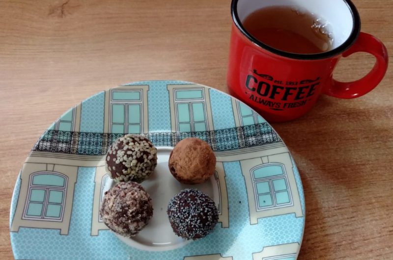 Trufas de chocolate y aguacate