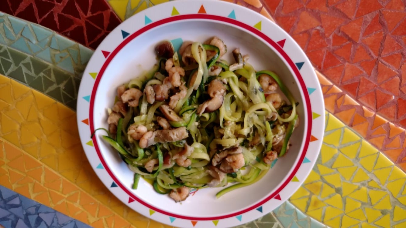 Espaguetis de calabacín con gambas